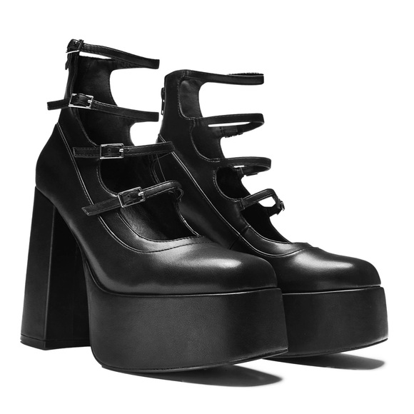 🖤 Black Platform Buckle Heels 🖤 - Picture 10 of 15